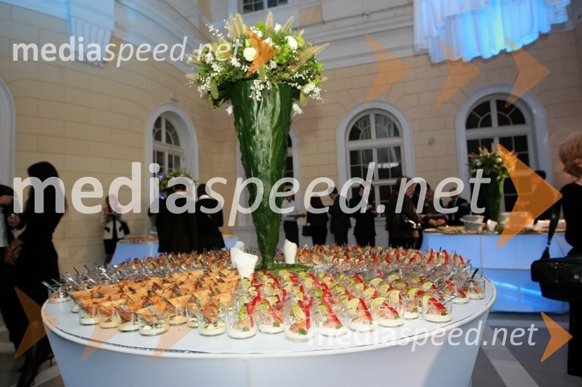 Pogostitev na predstavitvi nove slovenske blagovne znamke LunaPredstavitev nove slovenske blagovne znamke Luna