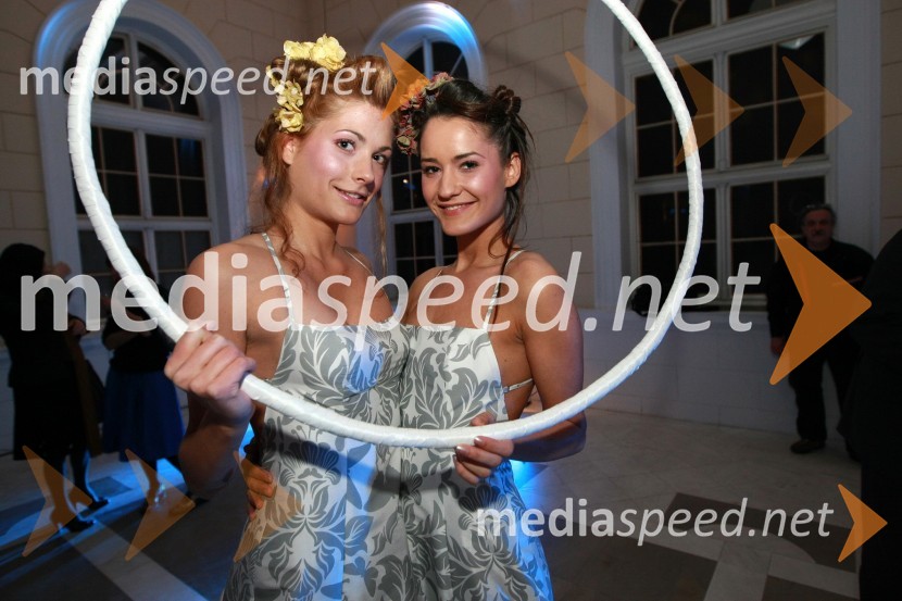 Katja Cvetko in Jerneja Kaplan, hostesiPredstavitev nove slovenske blagovne znamke Luna