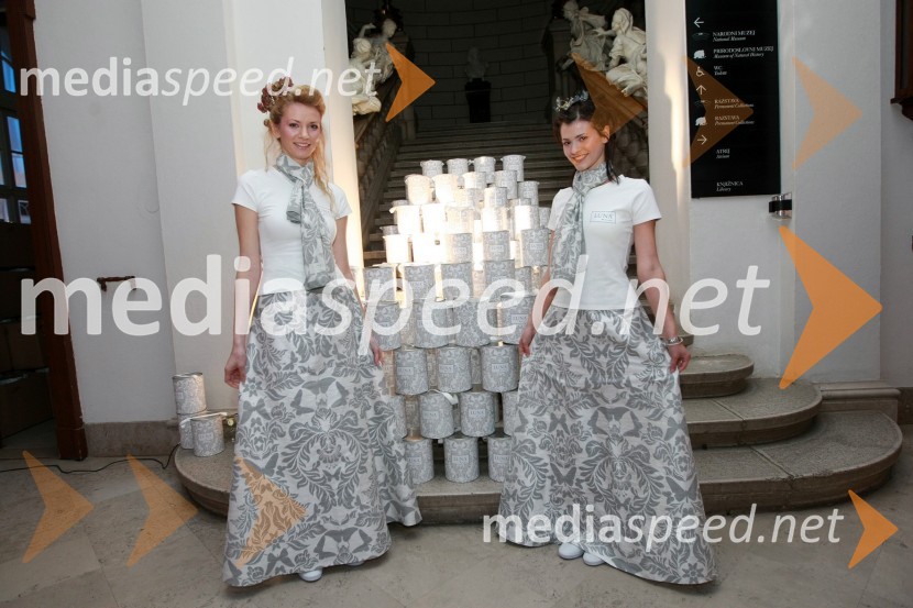 Tina Žgajner in ..., hostesiPredstavitev nove slovenske blagovne znamke Luna