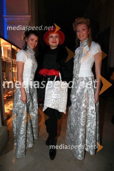 Hostesa, Josipa Lisac, hrvaška pevka in Tina Žgajner, hostesaPredstavitev nove slovenske blagovne znamke Luna