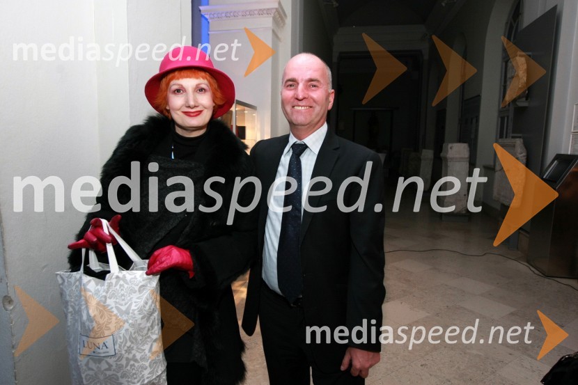 Josipa Lisac, hrvaška pevka in Stojan Pirjevec, direktor Avto SelectPredstavitev nove slovenske blagovne znamke Luna