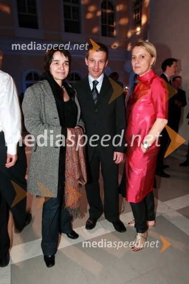 Zora Stančič, umetnica in prihodnja oblikovalka omejene izdaje kolekcije Luna, Groga Čenčič, direktor Orke d.o.o. in Lena Balant, oblikovalka aktualne kolekcije LunaPredstavitev nove slovenske blagovne znamke Luna