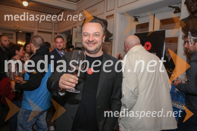  Sašo  Papp, svetnik MOM, moderatorPrebujanja, premiera filma