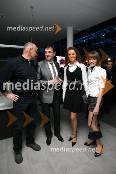 Andrej Hajdinjak, direktor Porsche Maribor, Bojan Auer, lastnik Optike Auer, Tadeja Ternar, Miss Slovenije 2007 in Martina FelkarModni dogodek Fashion show 2008 Optike Auer v Porsche Ptujska cesta Maribor