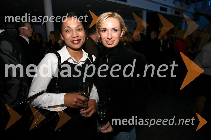 Nataša Žarak, vodja trgovine Sense Maribor, ...Modni dogodek Fashion show 2008 Optike Auer v Porsche Ptujska cesta Maribor