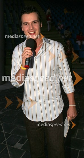 Voditelj na televiziji Net Tv ter polfinalnega večera MMS Andrej MernikMelodije morja in sonca