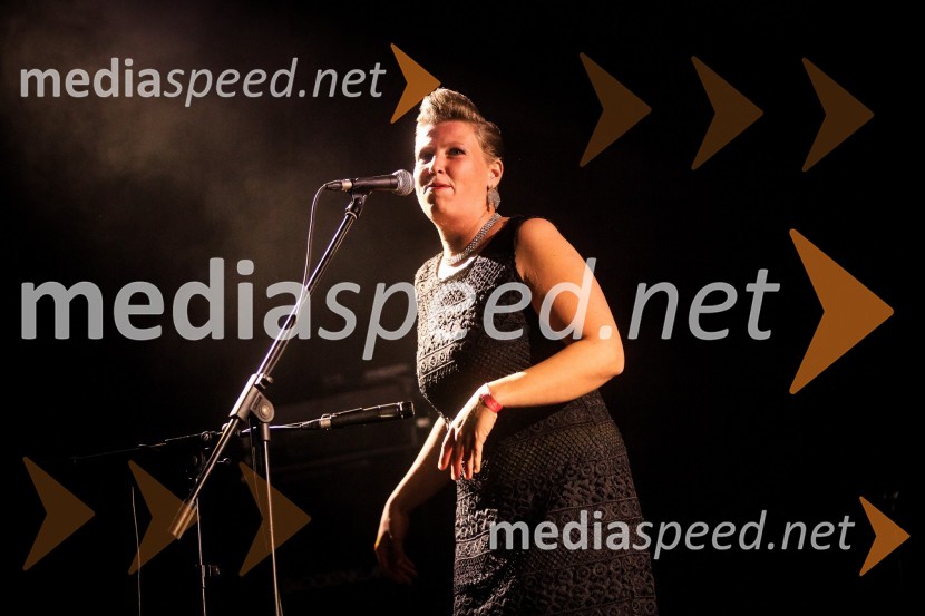  Petra Trobec, glasbenica, skupina ManoucheParov Stelar
