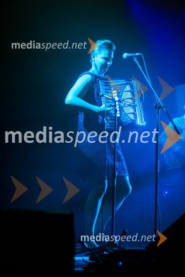  Petra Trobec, glasbenica, skupina ManoucheParov Stelar