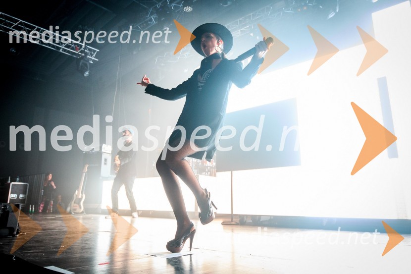  Cleo Panther, pevka, Parov stelarParov Stelar