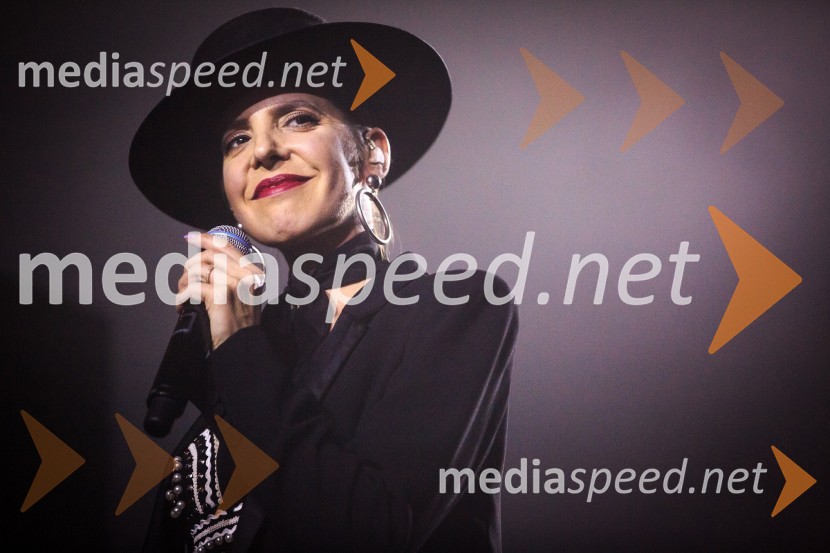  Cleo Panther, pevka, Parov stelarParov Stelar