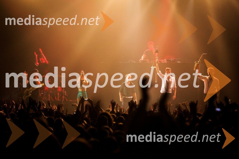  Michael Wittner, kitarist, Parov stelar;  Willie Larsson Jr., bobnar, Parov stelar;  Cleo Panther, pevka, Parov stelar;  Marc Osterer, trobentač, Parov stelar;  Jakob Mayr, pozavnist, Parov stelar;  Sebastian Grimus, saksofonist, Parov stelarParov Stelar
