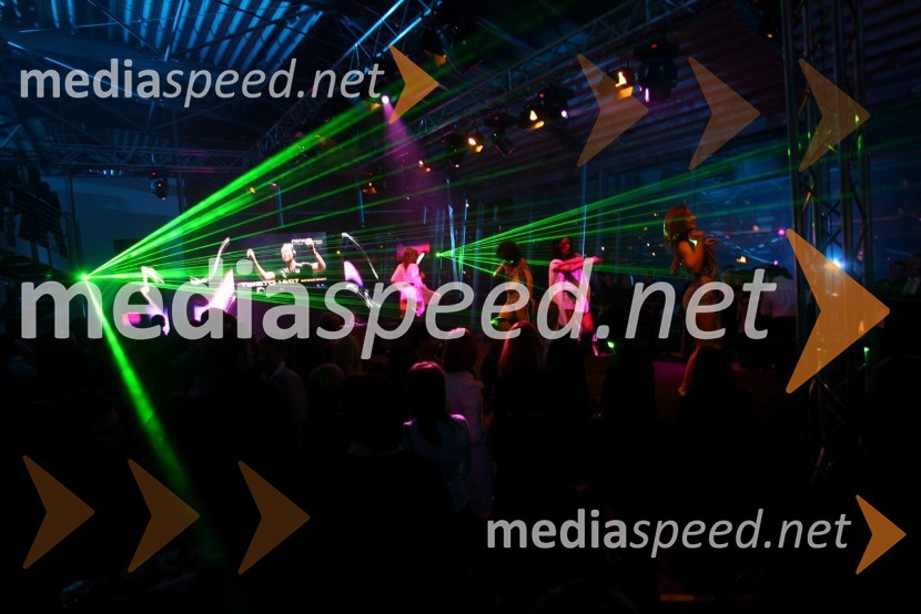 Plesna skupinaModni dogodek Fashion show 2008 Optike Auer v Porsche Ptujska cesta Maribor