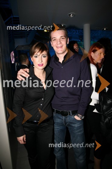 Iva Rat, organizatorka Fashionshowa 08 in Mitja Šeško, novinar radia CityModni dogodek Fashion show 2008 Optike Auer v Porsche Ptujska cesta Maribor