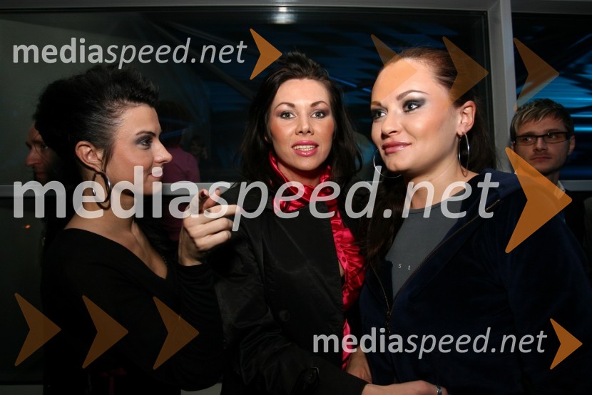 Tina Vajzovič, manekenka, Stančka Šukalo Šeško, manekenka in Iryna Osypenko, manekenkaModni dogodek Fashion show 2008 Optike Auer v Porsche Ptujska cesta Maribor