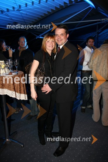 Boštjan Pepevnik, vodja poslovne enote Porsche Ptujska cesta z ženo NinoModni dogodek Fashion show 2008 Optike Auer v Porsche Ptujska cesta Maribor