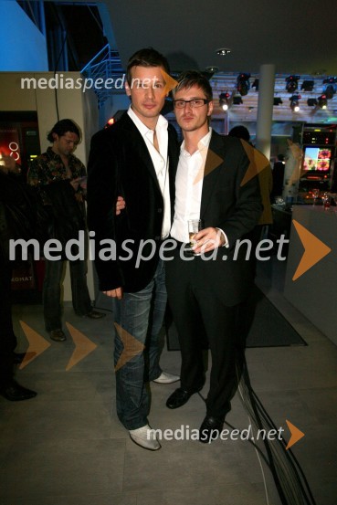 Jurij Bradač, maneken in Sebastijan Matul, povezovalec prireditveModni dogodek Fashion show 2008 Optike Auer v Porsche Ptujska cesta Maribor