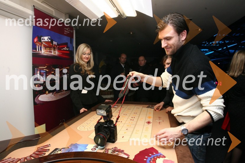 Vesna Goričan in Marko Pigac, fotografModni dogodek Fashion show 2008 Optike Auer v Porsche Ptujska cesta Maribor