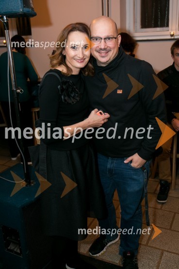  Helena Grahek, vodja marketinga in odnosi z javnostmi, Slovensko mladinsko gledališče;  Martin MarušičSlovenska popevka, premiera gledališkega koncerta