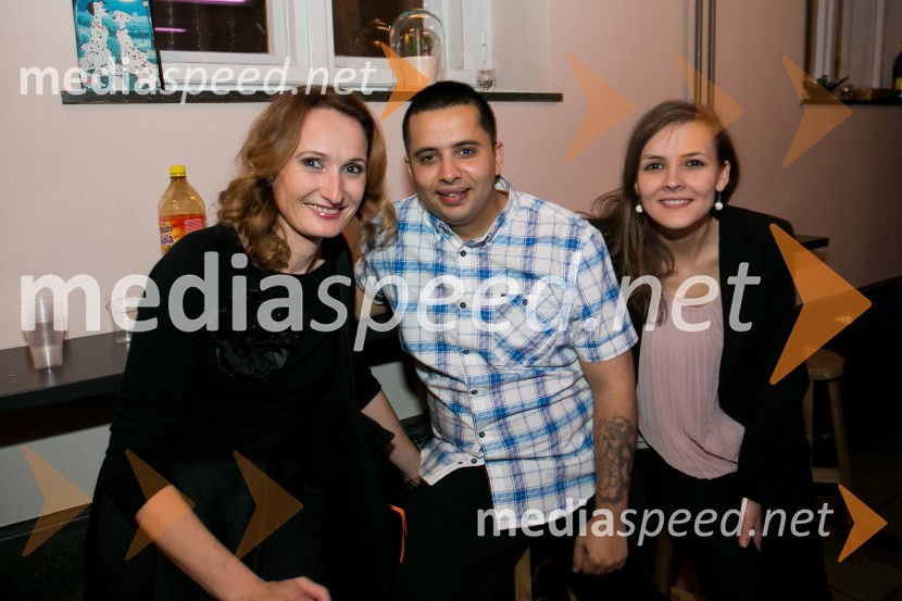  Helena Grahek, vodja marketinga in odnosi z javnostmi, Slovensko mladinsko gledališče;  Borko Horvat;  Katarina Košir, odnosi z javnostmi in marketing, Slovensko mladinsko gledališčeSlovenska popevka, premiera gledališkega koncerta