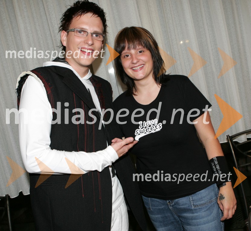 Pevec Peter Januš s sestro MatejoMelodije morja in sonca