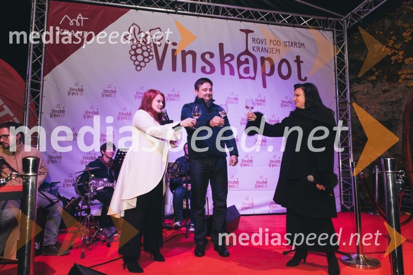  Monika Tavčar, moderatorka, Radio 1;  Boštjan Trilar, župan mestne občine Kranj;  Alenka Gotar, operna pevkaŽupanov VIP sprejem na Vinski poti