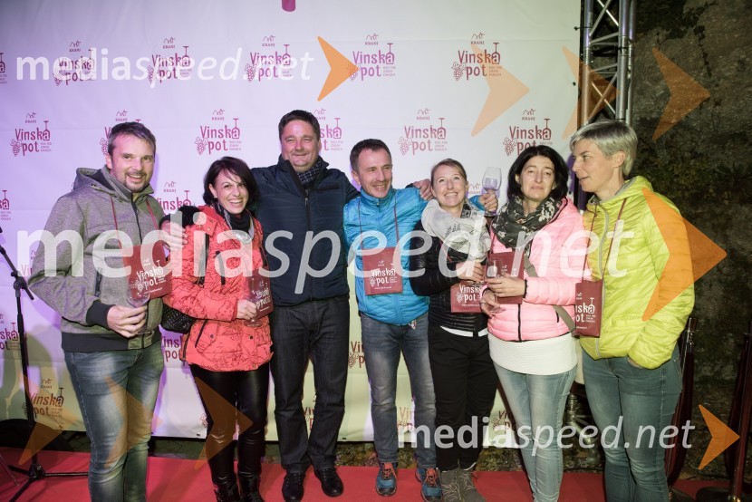  Janez Kajžer, Radio Kranj;  Petra Kajžer;  Boštjan Trilar, župan mestne občine Kranj;  Janez Belehar;  ... ;  Barbara Zmrzlikar, STO;  Tjaša Belehar, Mlečna restavracijaŽupanov VIP sprejem na Vinski poti