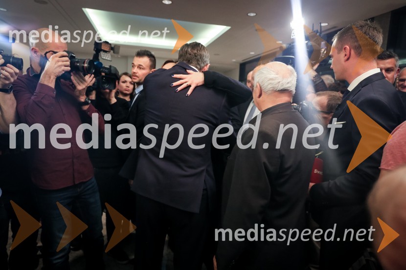  Borut Pahor, predsednik Republike SlovenijeBorut Pahor ostaja predsednik Republike Slovenije
