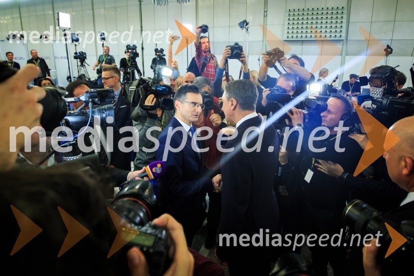  Marjan  Šarec,  župan občine Kamnik;  Borut Pahor, predsednik Republike SlovenijeBorut Pahor ostaja predsednik Republike Slovenije