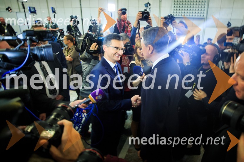  Marjan  Šarec,  župan občine Kamnik;  Borut Pahor, predsednik Republike SlovenijeBorut Pahor ostaja predsednik Republike Slovenije
