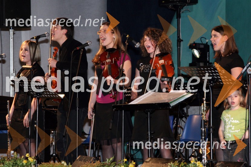 Vokalna skupina PinocchioŽupanov dobrodelni ples 2008