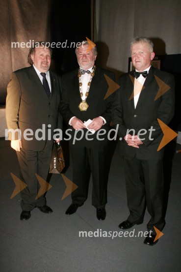 Zdravko Pergar, operni pevec, Tone Smolnikar, župan Kamnika in Rudolf Pfajfar, podžupan KamnikaŽupanov dobrodelni ples 2008
