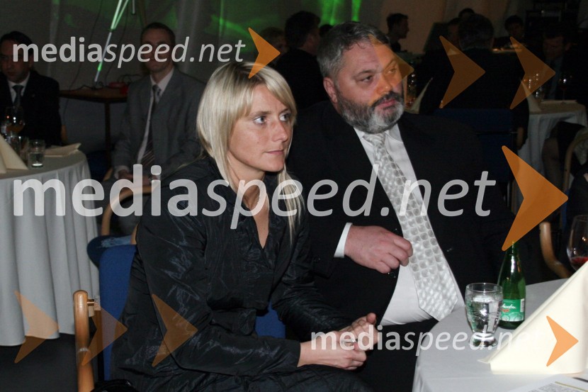 Toni Dragar, župan Domžal in spremljevalkaŽupanov dobrodelni ples 2008