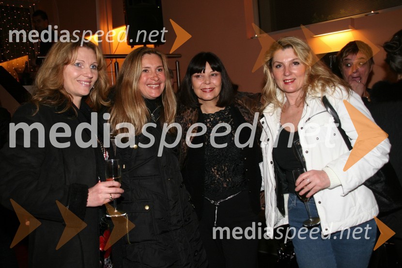 Nina Gazibara in nekdanje manekenke1. vseslovensko srečanje manekenk in manekenov vseh generacij