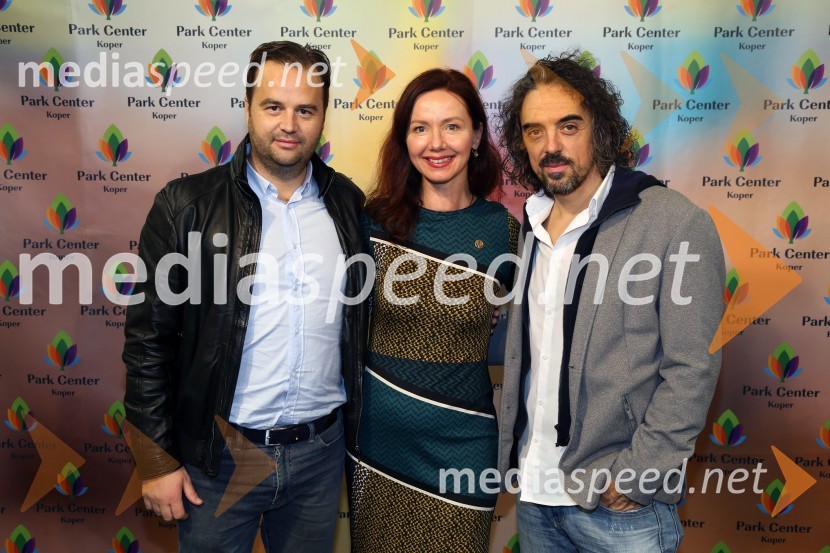  Damjan  Dekleva, marketing Park center;  Metka Klajderič Kobler, lastnica Vulcano models;  Tomaž Klepač, pevec, radijski voditeljModna revija v trgovskem centru Park center Koper