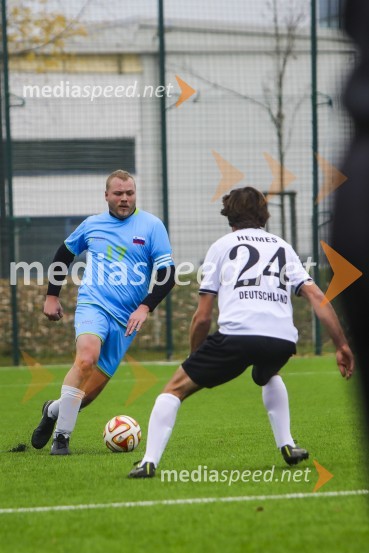  Tomaž Ščurek, vina Ščurek, nogometaš Vinske reprezentance Slovenije ;  ... Vinska reprezentanca Slovenije proti reprezentanci Nemčije, prijateljska nogometna tekma