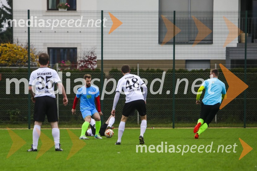  ... ;  Gregor Leber Vračko,  nogometaš Vinske reprezentance Slovenije ;  ... ;  ... Vinska reprezentanca Slovenije proti reprezentanci Nemčije, prijateljska nogometna tekma