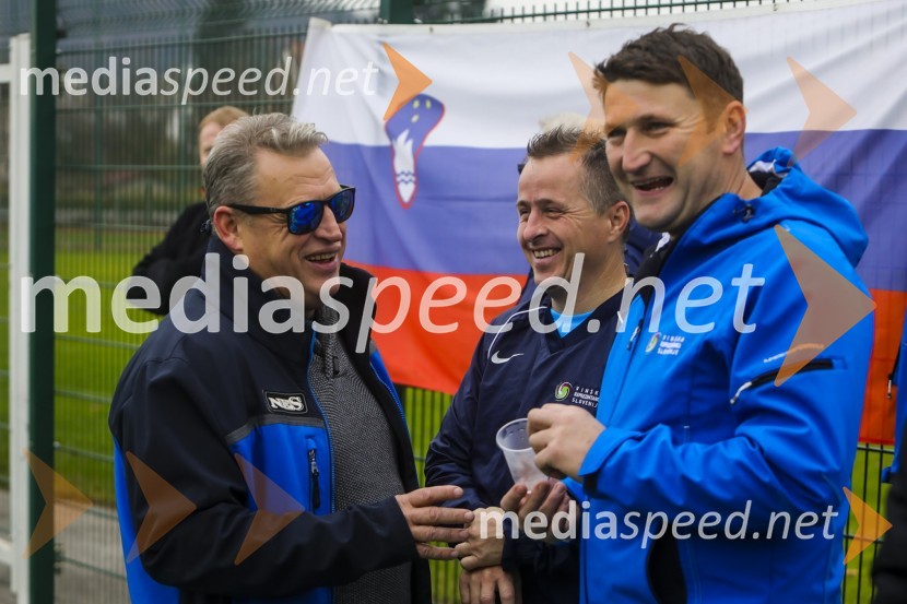  Stojan Ščurek, vinarstvo Ščurek, podpredsednik Vinske reprezentance Slovenije;  Matej Hlebec, vinogradništvo Hlebec;  Marko Toplak, Turistična kmetija Toplak, nogometaš Vinske reprezentance SlovenijeVinska reprezentanca Slovenije proti reprezentanci Nemčije, prijateljska nogometna tekma