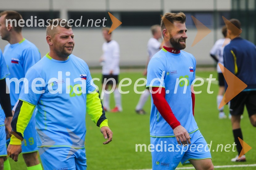  Boštjan Žnuderl,  nogometaš Vinske reprezentance Slovenije ;  Gregor Leber Vračko,  nogometaš Vinske reprezentance Slovenije Vinska reprezentanca Slovenije proti reprezentanci Nemčije, prijateljska nogometna tekma