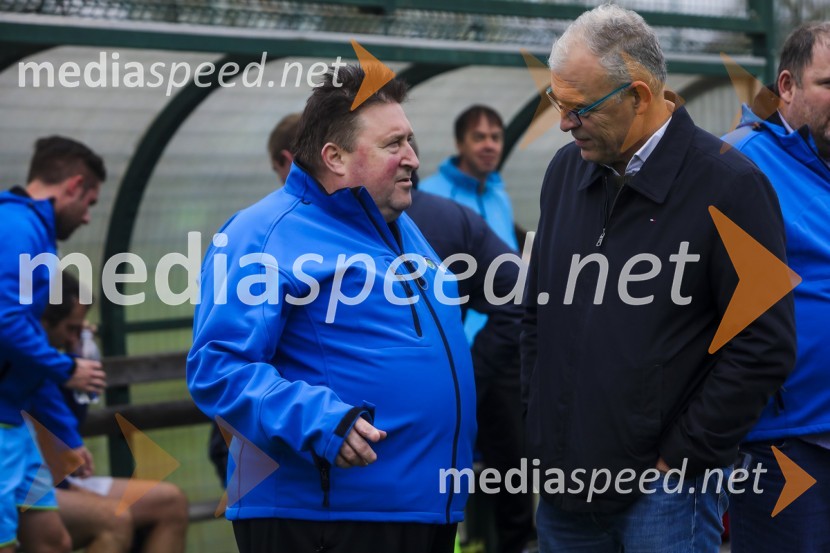  Miri  Maksimović, fizioterapevt Vinske reprezentance Slovenije;  ... Vinska reprezentanca Slovenije proti reprezentanci Nemčije, prijateljska nogometna tekma