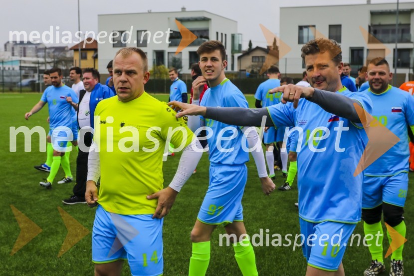  Borut Prapotnik, vinar, Pra-Vino;  Jan Kramberger, nogometaš Vinske reprezentance Slovenije;  Danilo Steyer,   vinar, Steyer Vina; vinski vitez, predsednik Vinske reprezentance SlovenijeVinska reprezentanca Slovenije proti reprezentanci Nemčije, prijateljska nogometna tekma