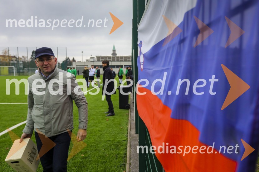  Mirč Valdhuber, ValdhuberVinska reprezentanca Slovenije proti reprezentanci Nemčije, prijateljska nogometna tekma