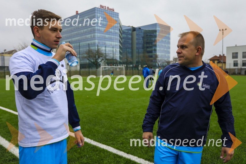  Mitja Sobočan, nogometaš Vinske reprezentance Slovenije;  Borut Prapotnik, vinar, Pra-VinoVinska reprezentanca Slovenije proti reprezentanci Nemčije, prijateljska nogometna tekma
