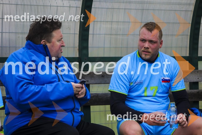  Miri  Maksimović, fizioterapevt Vinske reprezentance Slovenije;  Tomaž Ščurek, vina Ščurek, nogometaš Vinske reprezentance Slovenije Vinska reprezentanca Slovenije proti reprezentanci Nemčije, prijateljska nogometna tekma