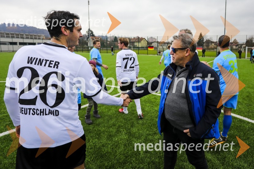  Stojan Ščurek, vinarstvo Ščurek, podpredsednik Vinske reprezentance SlovenijeVinska reprezentanca Slovenije proti reprezentanci Nemčije, prijateljska nogometna tekma