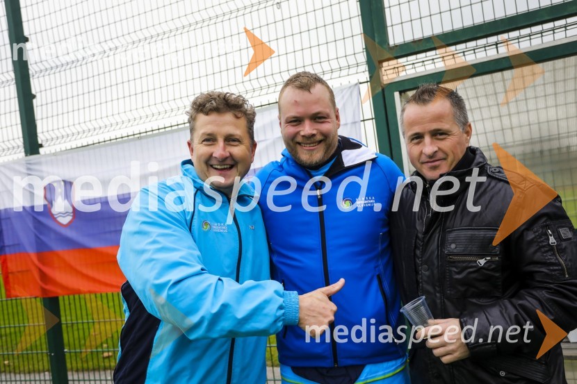  Danilo Steyer,   vinar, Steyer Vina; vinski vitez, predsednik Vinske reprezentance Slovenije;  Tomaž Ščurek, vina Ščurek, nogometaš Vinske reprezentance Slovenije ;  Matej Hlebec, vinogradništvo HlebecVinska reprezentanca Slovenije proti reprezentanci Nemčije, prijateljska nogometna tekma