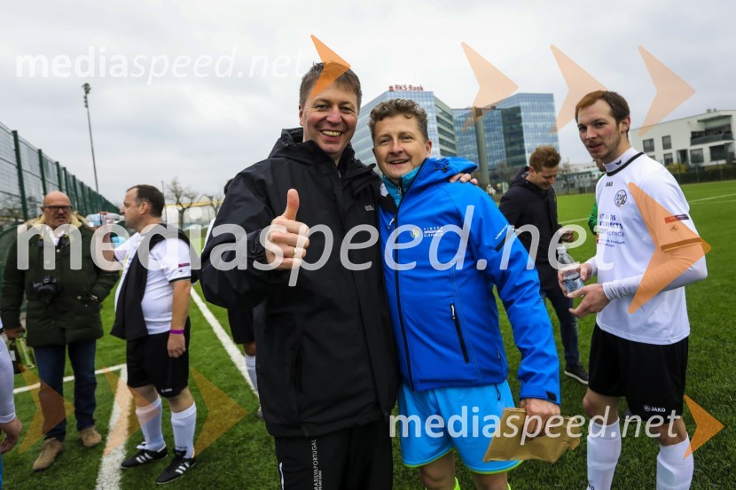  Robert Lonarz, predsednik Vinske reprezentance Nemčije;  Danilo Steyer,   vinar, Steyer Vina; vinski vitez, predsednik Vinske reprezentance SlovenijeVinska reprezentanca Slovenije proti reprezentanci Nemčije, prijateljska nogometna tekma