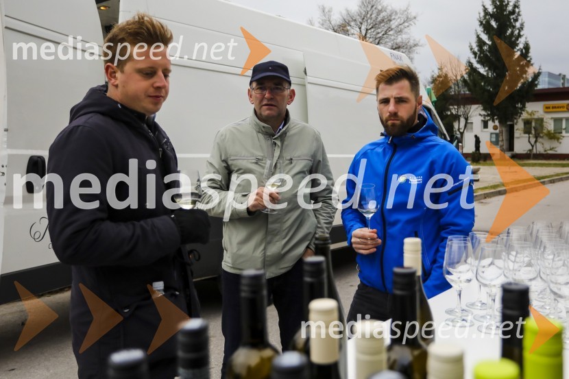  ... ;  Mirč Valdhuber, Vino Valdhuber;  Gregor Leber Vračko,  nogometaš Vinske reprezentance Slovenije Vinska reprezentanca Slovenije proti reprezentanci Nemčije, prijateljska nogometna tekma