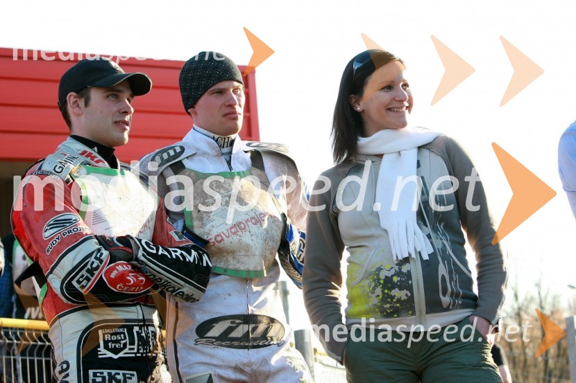 Jernej Kolenko, Matej Žagar (oba AMTK Ljubljana) in njegova sestra KatarinaSPEEDWAY DP posameznikov 2008 1. dirka, Skupina A