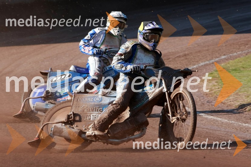 Jurica Pavlic (SK Unia Goričan), zadaj Matej Žagar (AMTK Ljubljana),SPEEDWAY DP posameznikov 2008 1. dirka, Skupina A