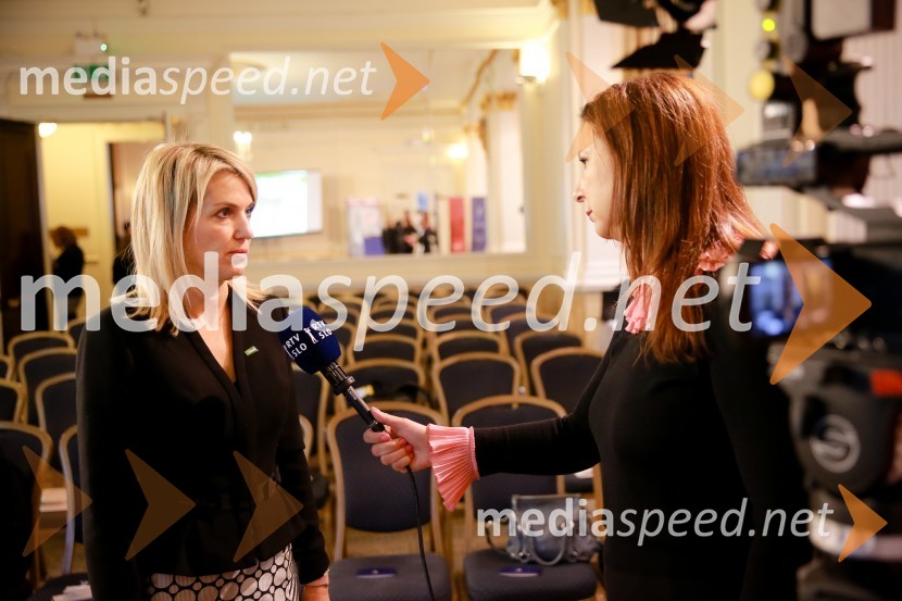  Barbara Uranjek, direktorica, Britansko-slovenska gospodarska zbornica;  Nina Kojima, RTV SlovenijaInvest in Slovenija, konferenca